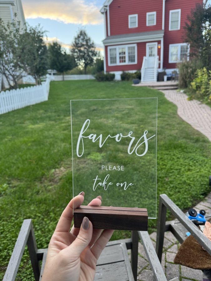 Favors Signage